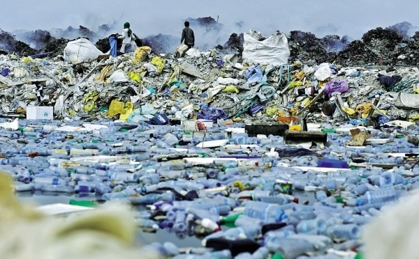 Πόσα πλαστικά σκουπίδια ρυπαίνουν τους ωκεανούς της Γης;